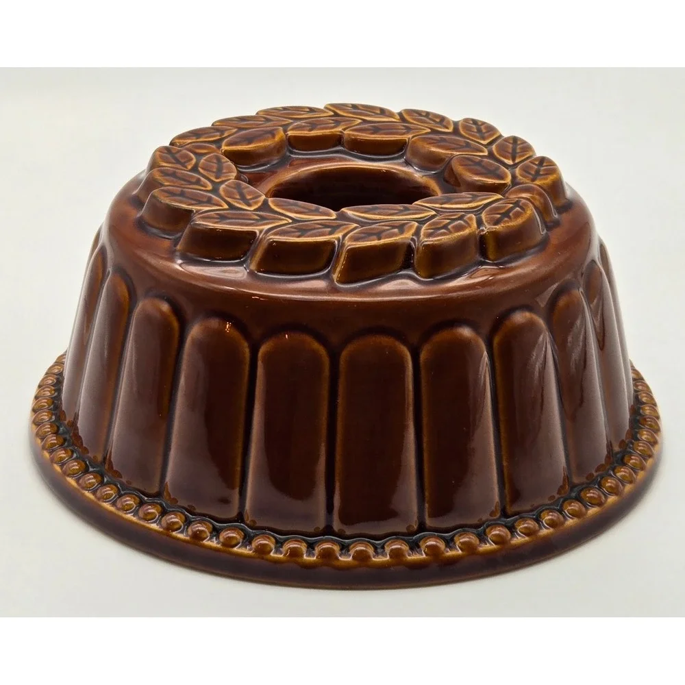 Vintage Brown Ceramic Bundt Cake Mold Pan Leaf Wreath Glazed Pottery Baking Dish